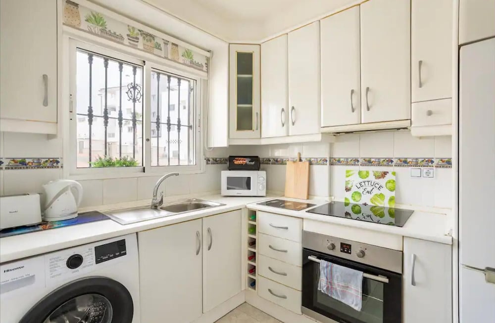 Orihuela Costa, Sleeps 6 With Roof Terrace & Pool