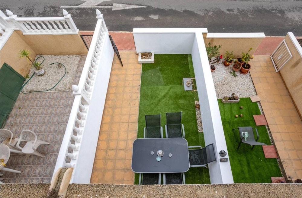 Orihuela Costa, Sleeps 6 With Roof Terrace & Pool