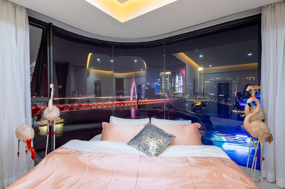 Baihong Riverview Drone Show Apartment