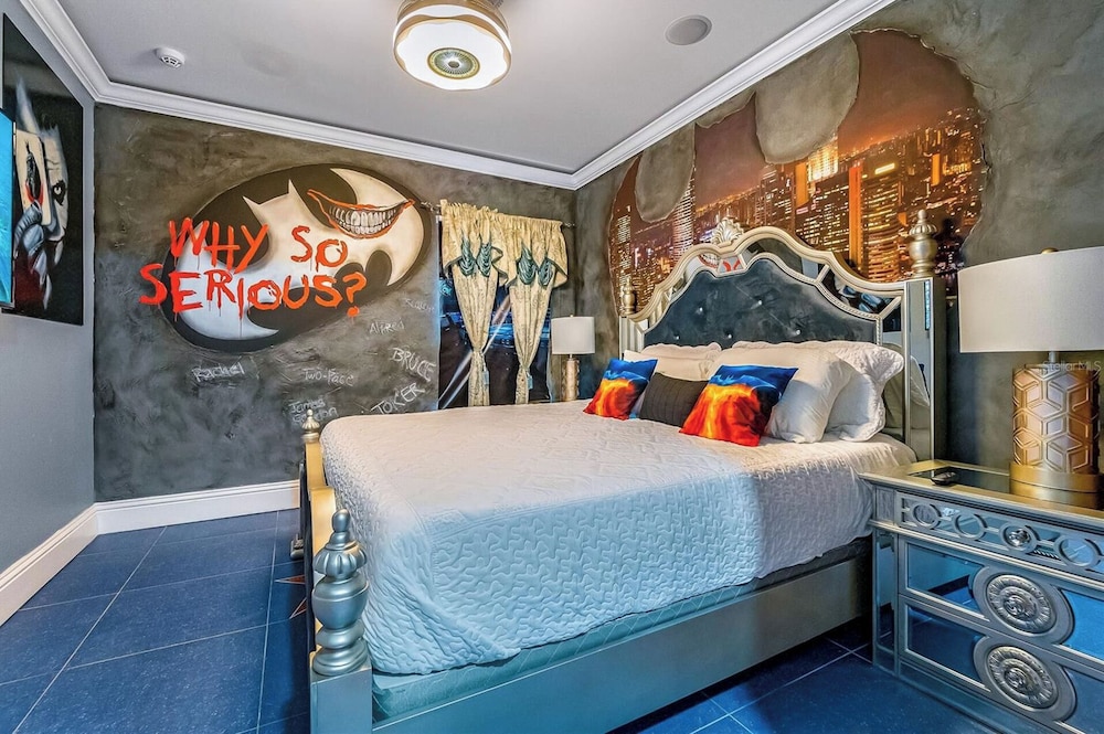 Luxury Mansion w Pool Sleeps 60