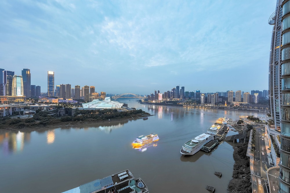 Baihong Riverview Drone Show Apartment