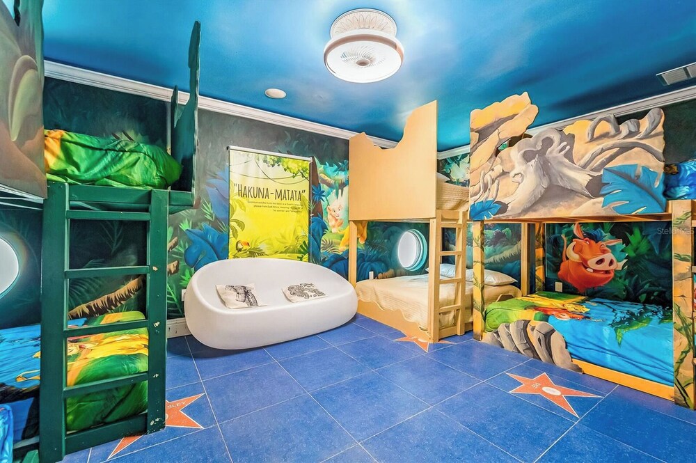 Luxury Mansion w Pool Sleeps 60