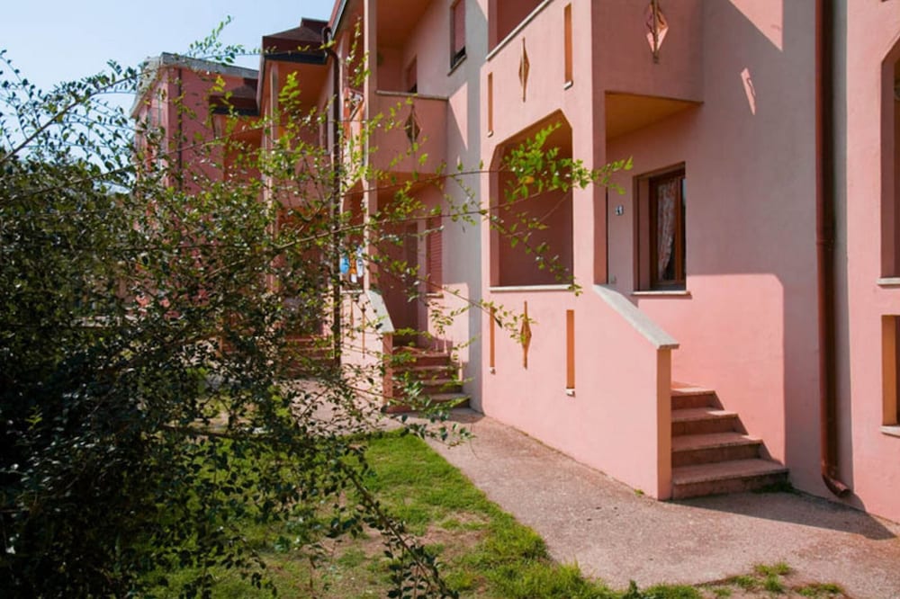 Welcoming Flat 50mt From the Beach-rosolina