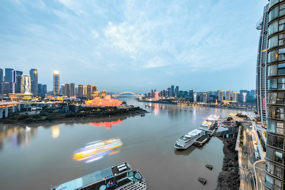Baihong Riverview Drone Show Apartment