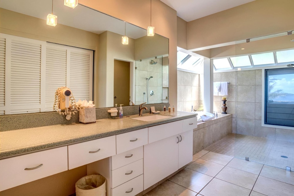 Kapalua Bay Villas 2 Free Rental Cars KBM Resorts Whale Watching 2 Units, 3 Bedrooms Ml-1987