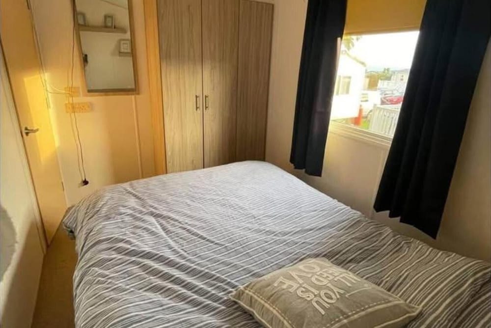 3 Bed-sleeps 8-pet Friendly-parking-sea View