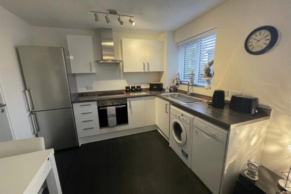 Immaculate 1-bed House in Didcot view 4