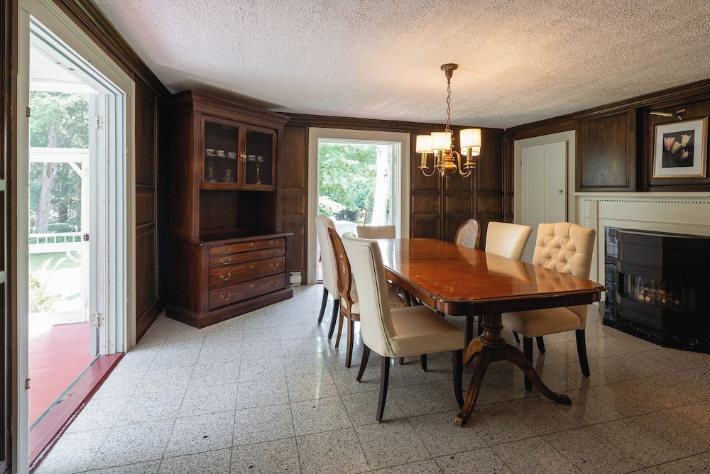 Lee Farm Inn