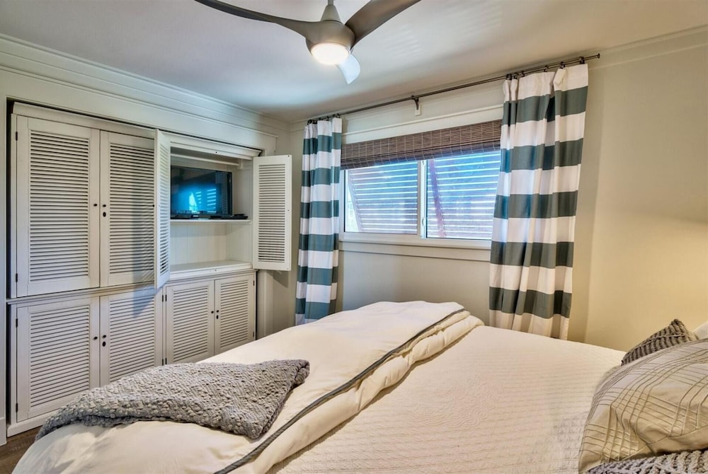 Beachfront Townhome in Seacrest + Free Tickets: Bikes, Dolphin Cruise & More!