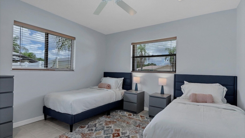 Sunset Oasis Englewood 2 Bedroom Private Pool Home Fully Fenced Yard- Dog friendly 2 Home