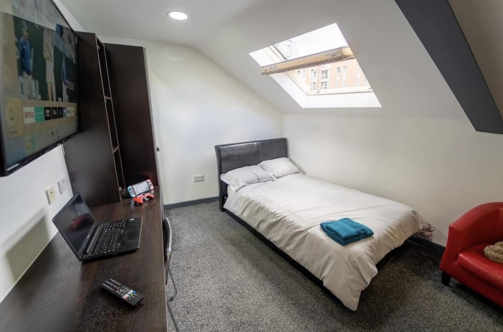 Fully Serviced Studio Available Close to the City view 4