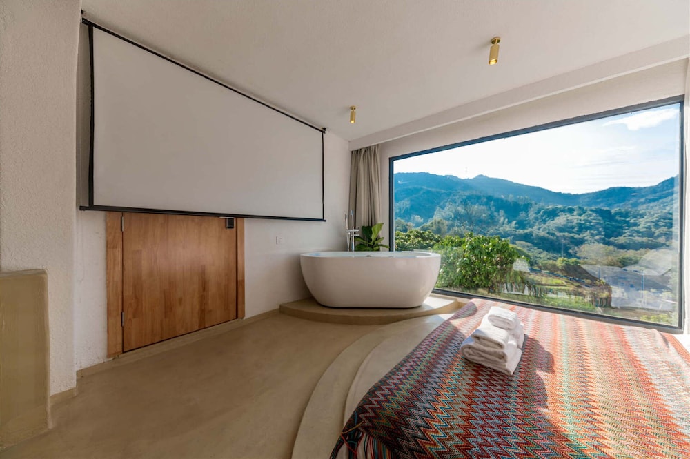 Distant Mountain Guesthouse