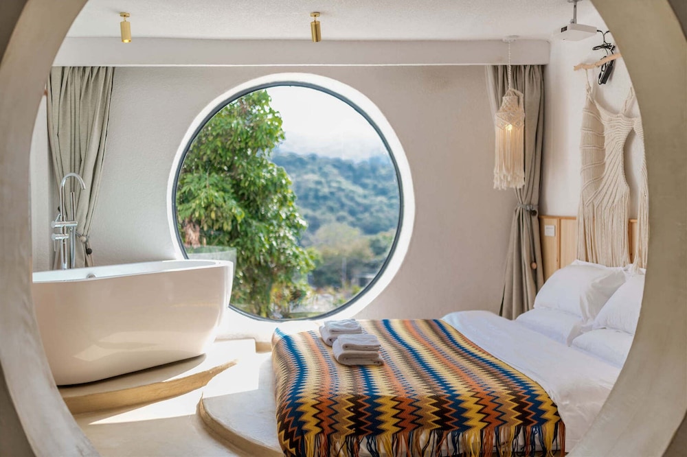 Distant Mountain Guesthouse
