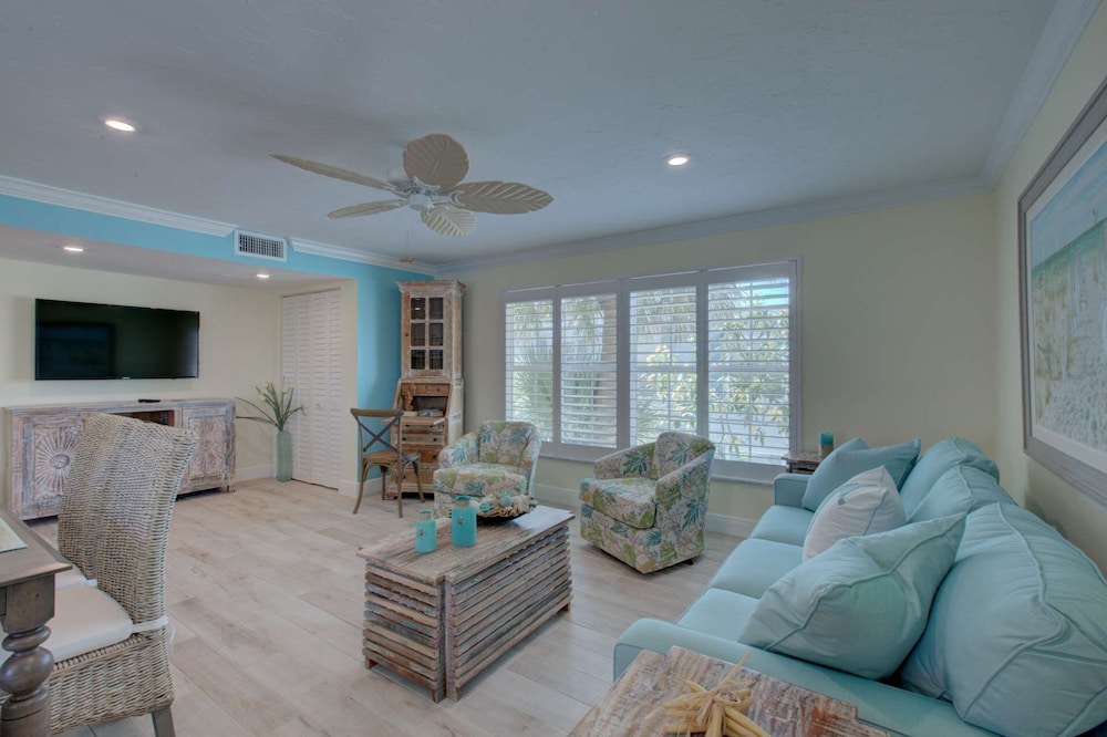 Lulu's Key House Loggerhead 2/2 Upstairs view 2