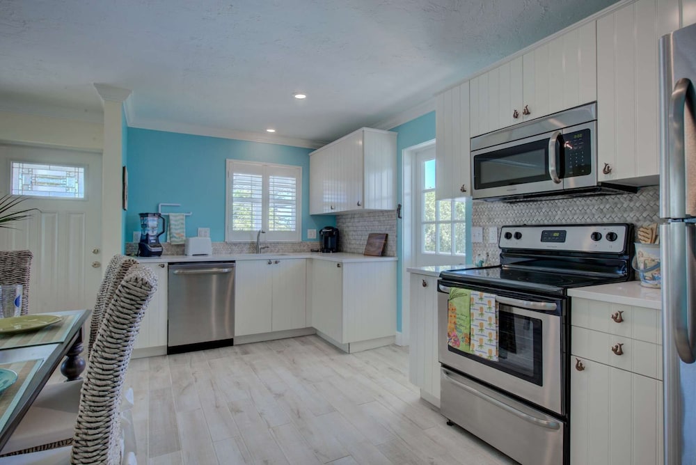 Lulu's Key House Loggerhead 2/2 Upstairs view 5