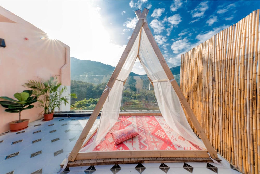 Distant Mountain Guesthouse