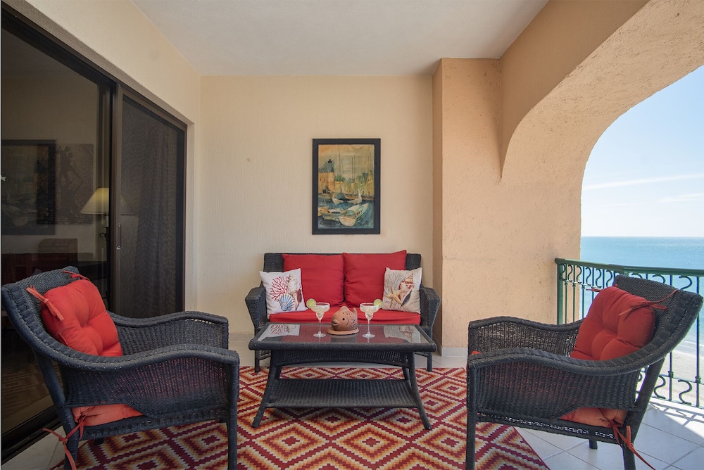 Casa Frida Massive Condo Sleeps up to 12!