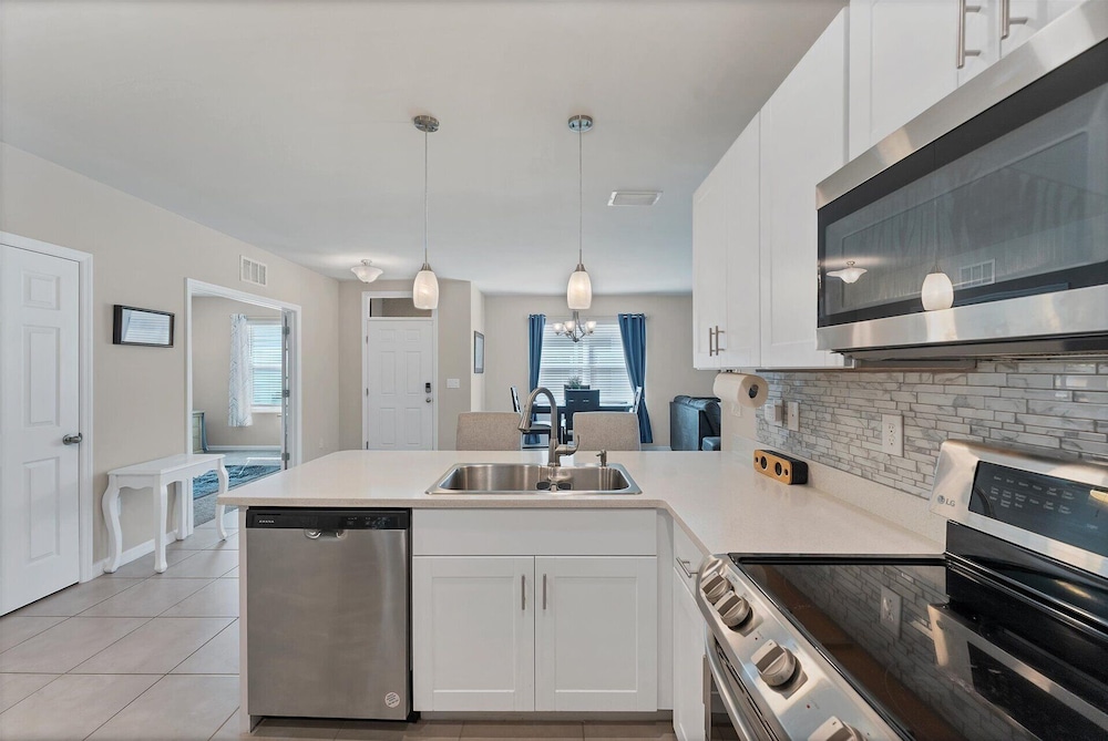 25128 East Lenox Circle
