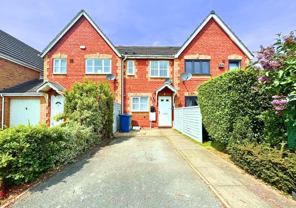 2 Bedrooms - 3 Beds - Quiet Retreat - Parking