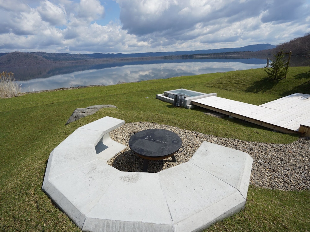 Sansui Lakeside Villa