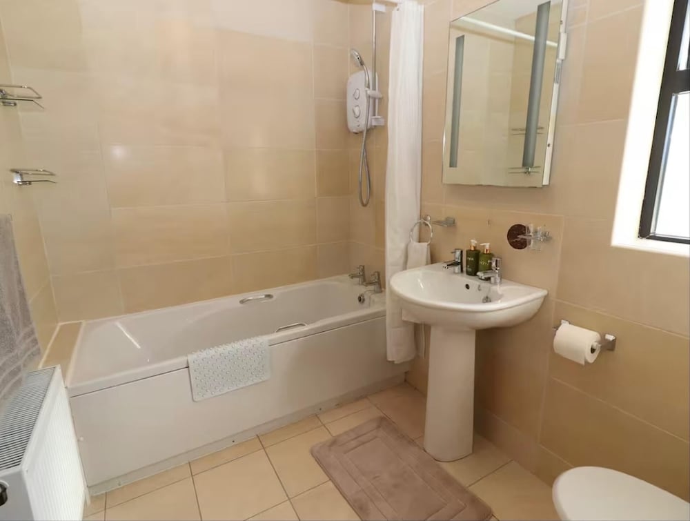 Rose Cottage in Ennistymon - Near Cliffs of Moher view 3