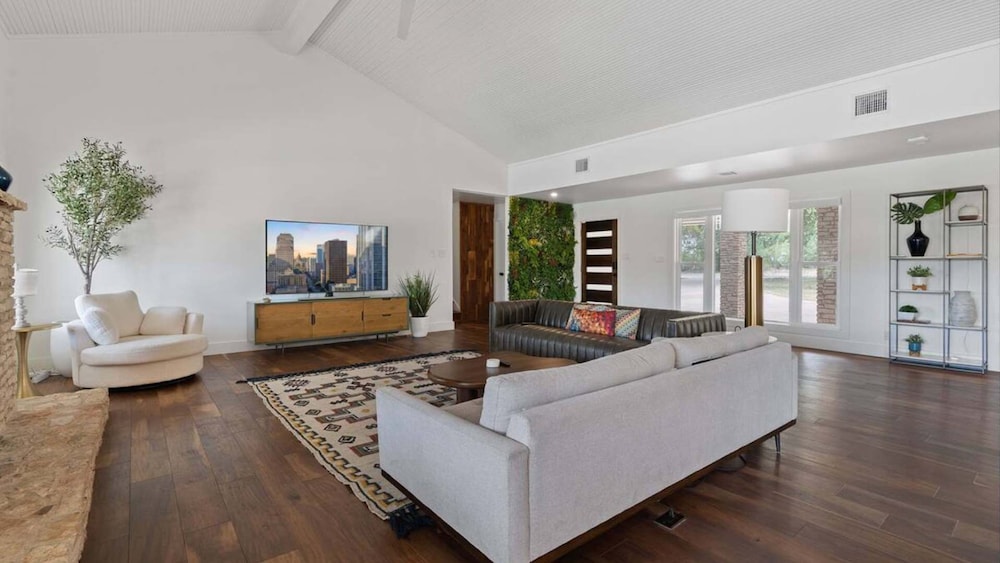 Upstay Luxury Golf Course Retreat w/ Pool & Patio