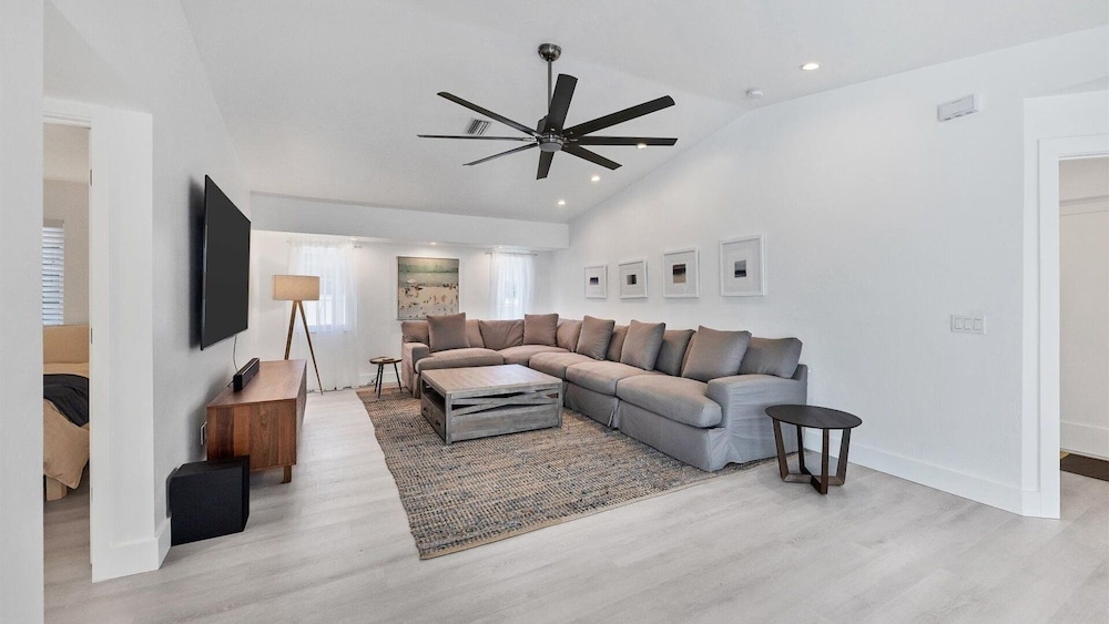 Bird Section Punta Gorda Isles, Dog Friendly, Canal, Kayaks 3 Bedroom Home