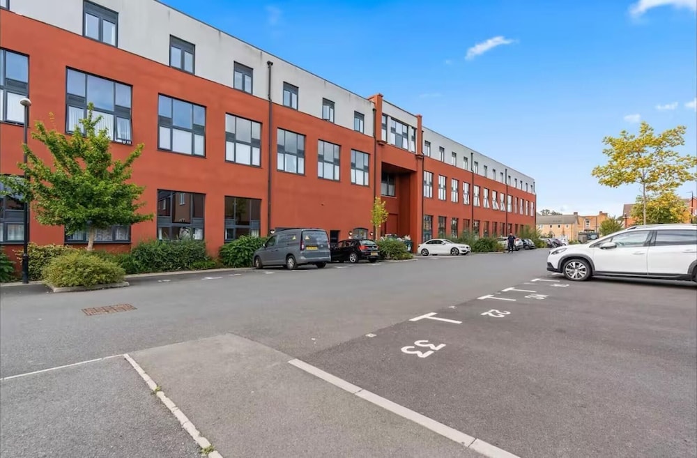 Sleeps 2 - Pets - Wifi - Parking