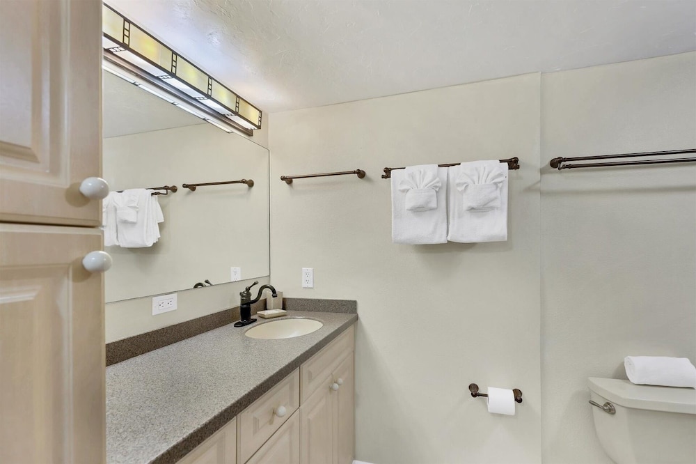 Anchorage Resort 5th Floor 2 bedroom condo with Beach Access 2 Condo