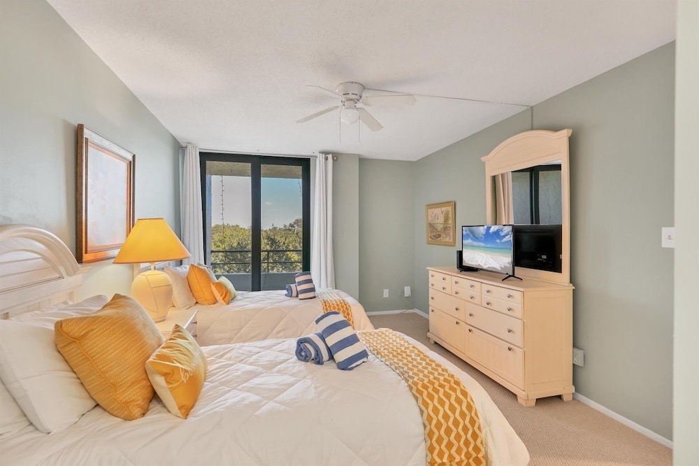 Anchorage Resort 2 bedroom, 4th Floor Condo Southern View Siesta Key 2 Condo