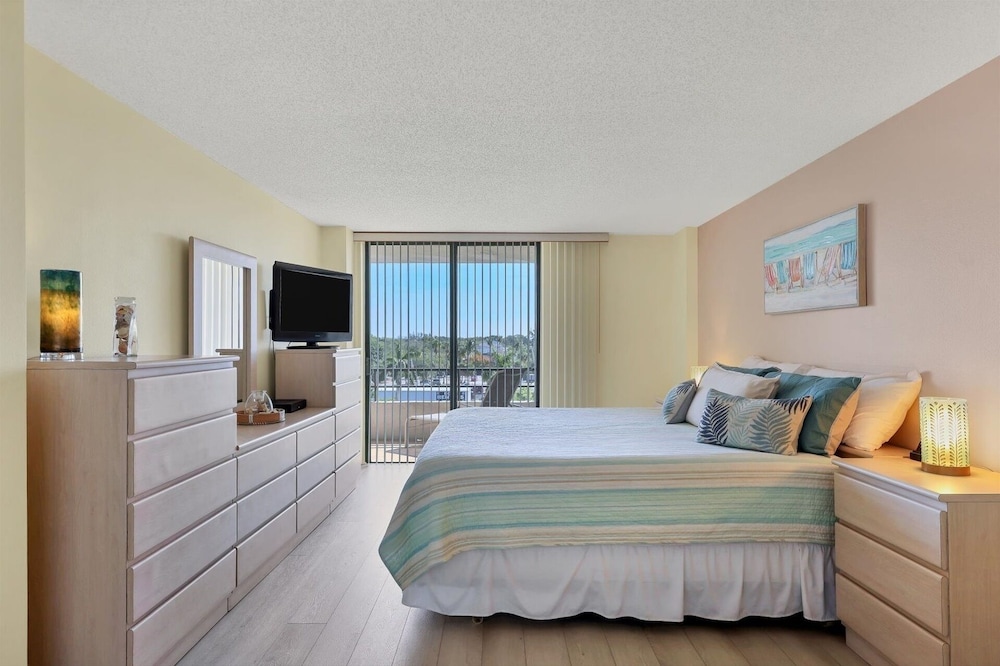 Anchorage Resort 5th Floor 2 bedroom condo with Beach Access 2 Condo