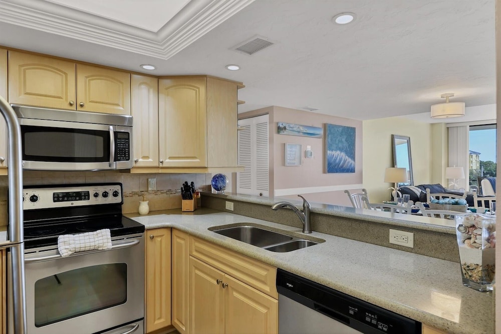 Anchorage Resort 5th Floor 2 bedroom condo with Beach Access 2 Condo