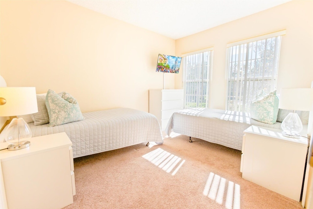 Emerald Island Resort 4 Bedroom Townhome Close to Disney! 4 Townhouse