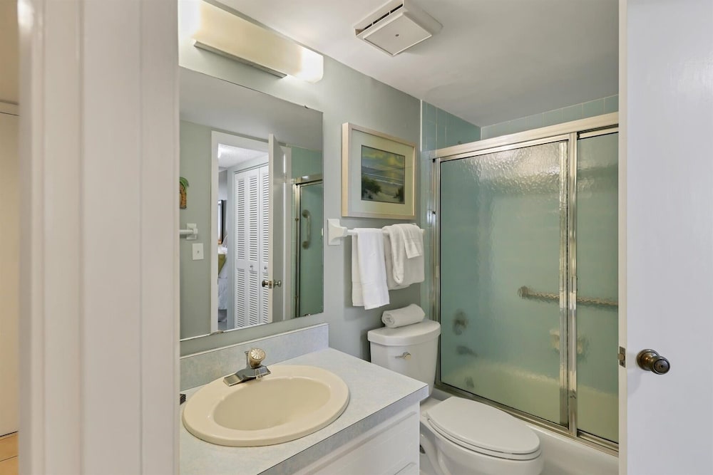 Anchorage Resort 2 bedroom, 4th Floor Condo Southern View Siesta Key 2 Condo