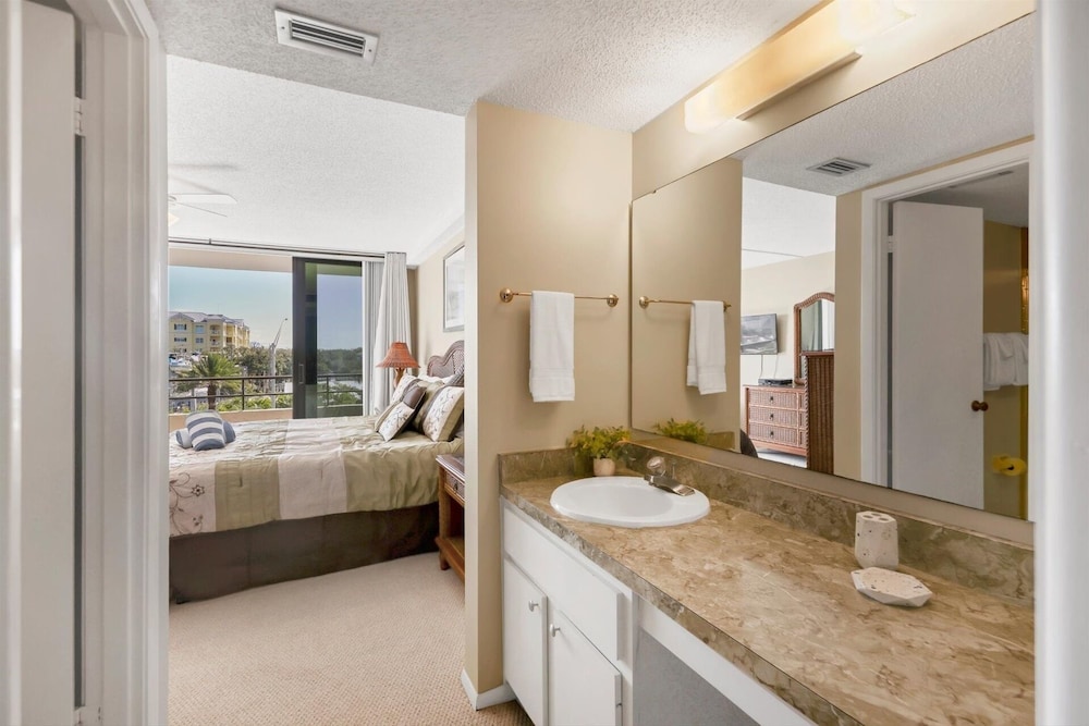 Anchorage Resort 2 bedroom, 4th Floor Condo Southern View Siesta Key 2 Condo