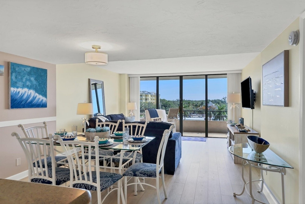 Anchorage Resort 5th Floor 2 bedroom condo with Beach Access 2 Condo