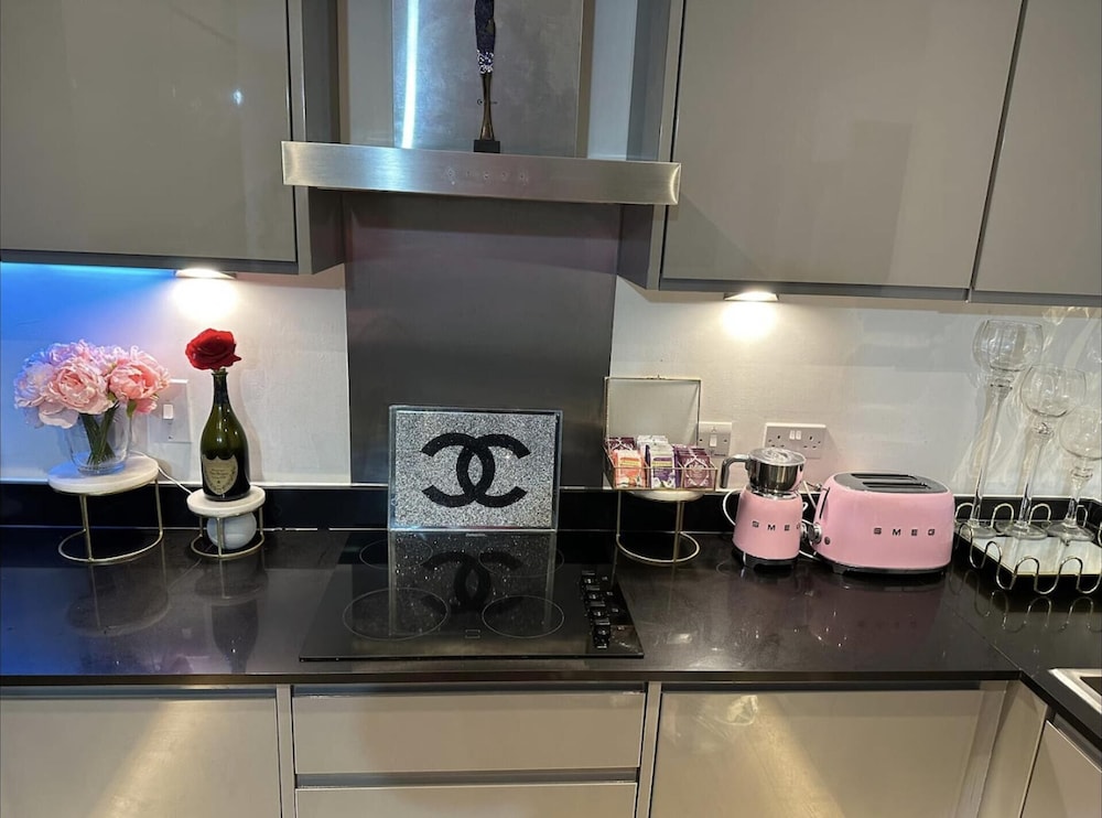 Luxury Apartment in the Heart of Dartford view 5