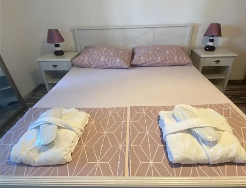 Authentic Villa With Terrace- Complete Privacy view 2