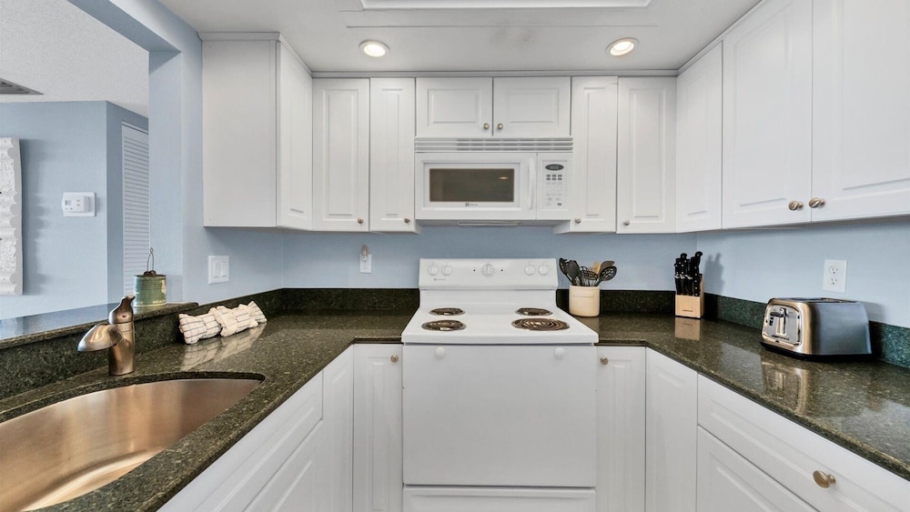 Anchorage Resort 7th Fl 2 Bedroom Condo with Beach Access 2 Condo