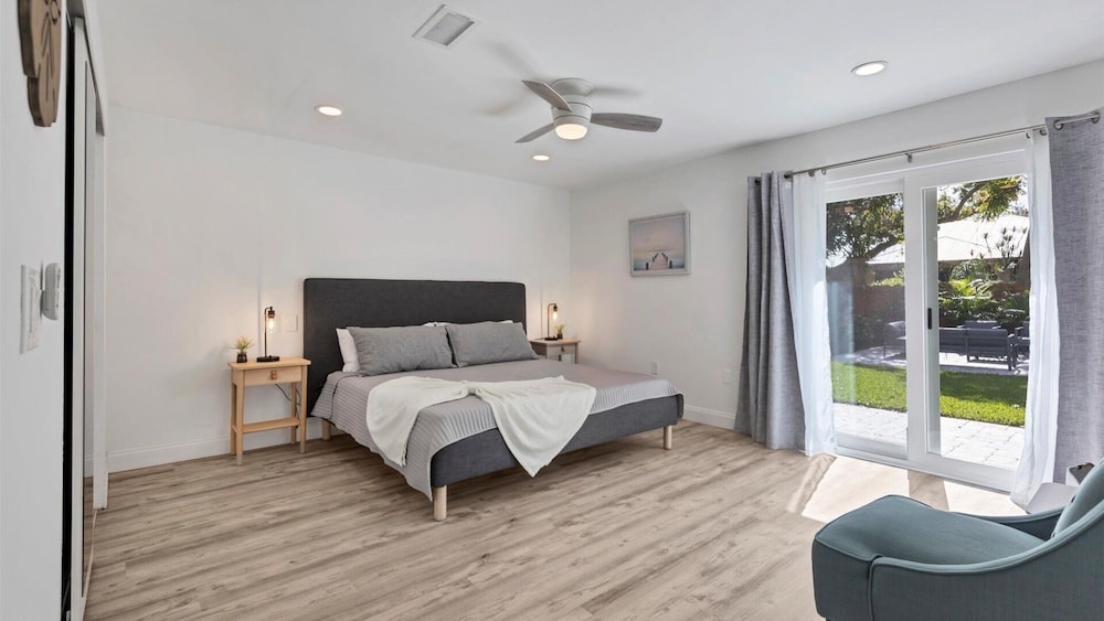 Downtown Sarasota Private Vacation Home - Minutes To Beaches, Beautiful Backyard, And Pet-friendly! 3 Bedroom Home