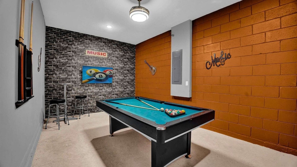 Upstay: Large Resort Home w Private Pool & Hot Tub