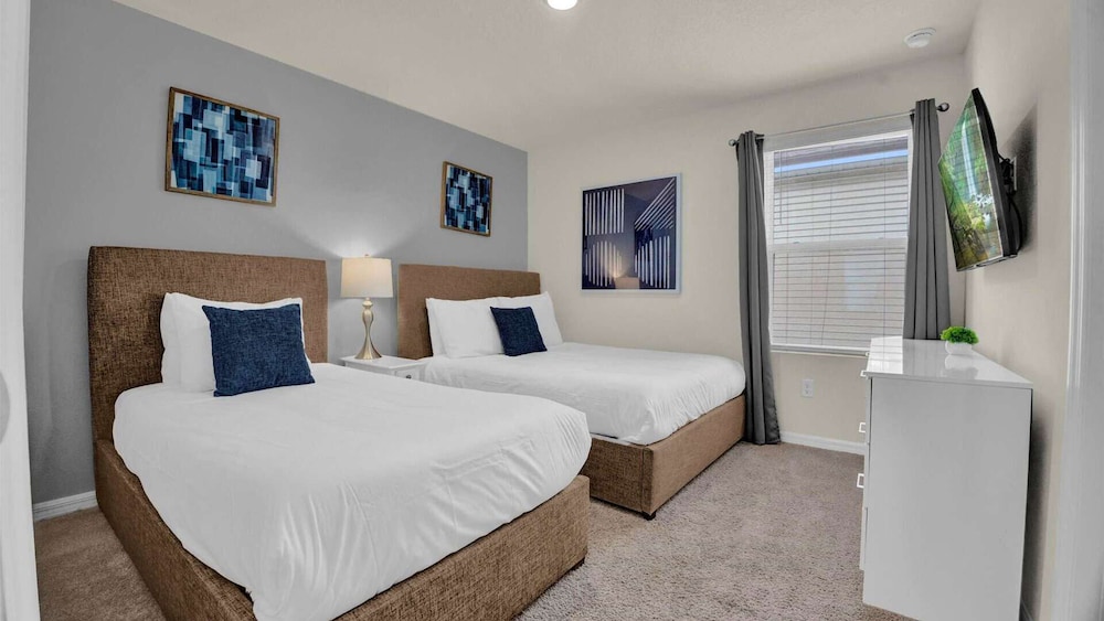 Upstay: Large Resort Home w Private Pool & Hot Tub