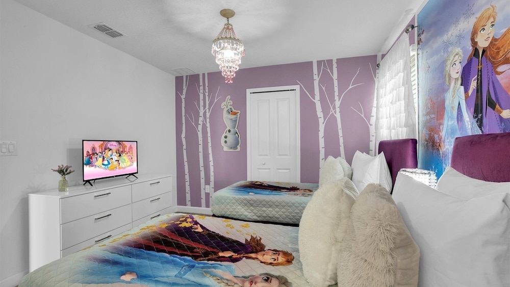 Storey Lake Resort 8 Bedroom Home Game Room + Pool 8 Home