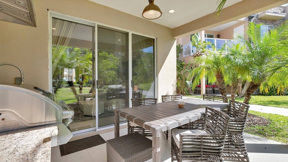 Magic Village Resort 4 Bedroom townhome with Outdoor Kitchen 4 Townhouse
