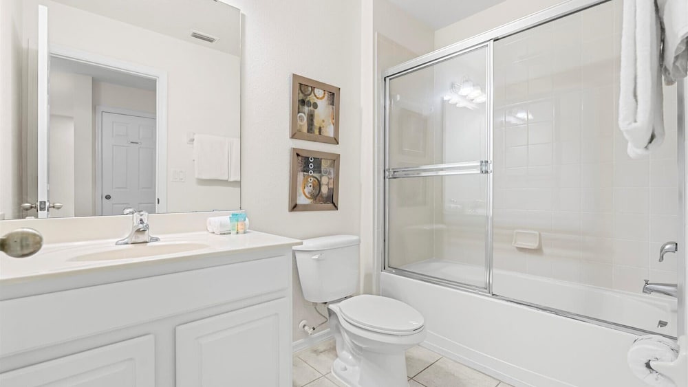 Spacious 4BR Family Townhouseprivate Pool & BBQ