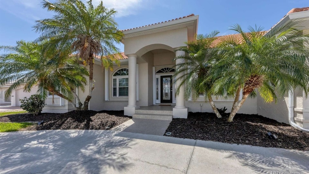 Waterfront Punta Gorda Isles 3 Bedroom pool hot tub, dock, bikes office 3 Home