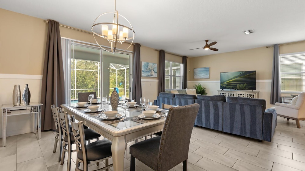 Championsgate Family Homepool, Hot Tub & Cinema