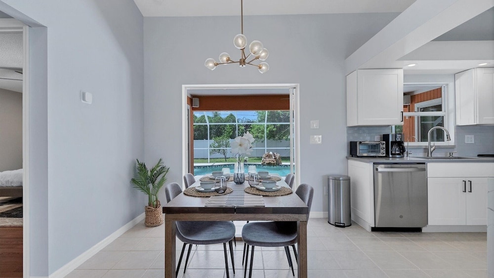 Sunset Oasis Englewood 2 Bedroom Private Pool Home Fully Fenced Yard- Dog friendly 2 Home