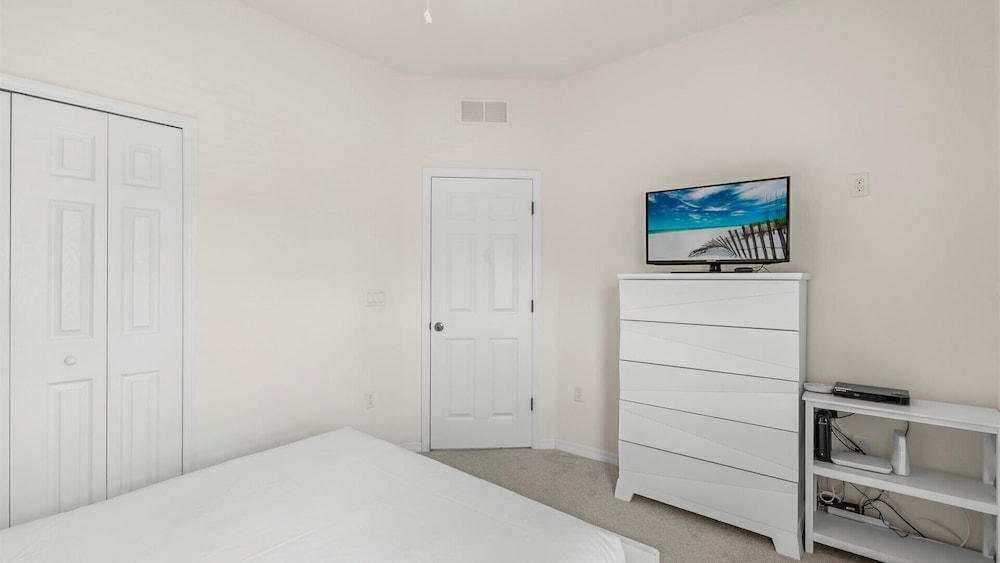 Spacious 4BR Family Townhouseprivate Pool & BBQ