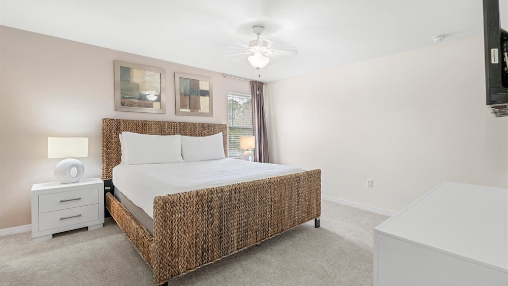 Spacious 4BR Family Townhouseprivate Pool & BBQ